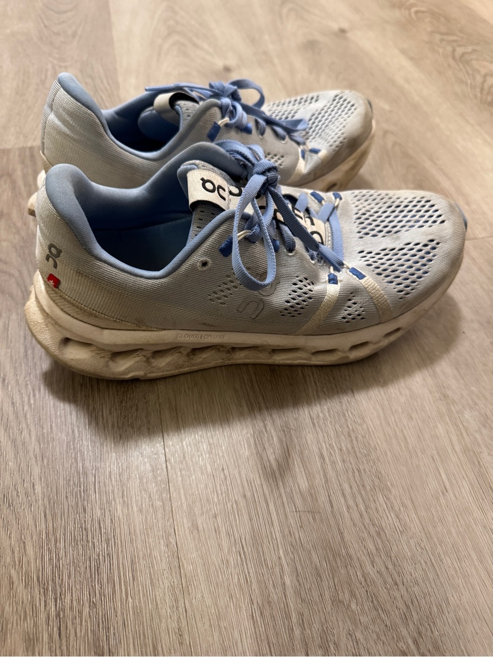 On Women’s Cloudsurfer Size 9.5